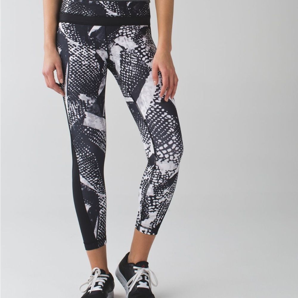 Lululemon Wunder Under Cropped Leggings size 8